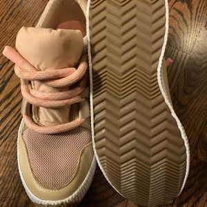 Dusty pink Sorel booties